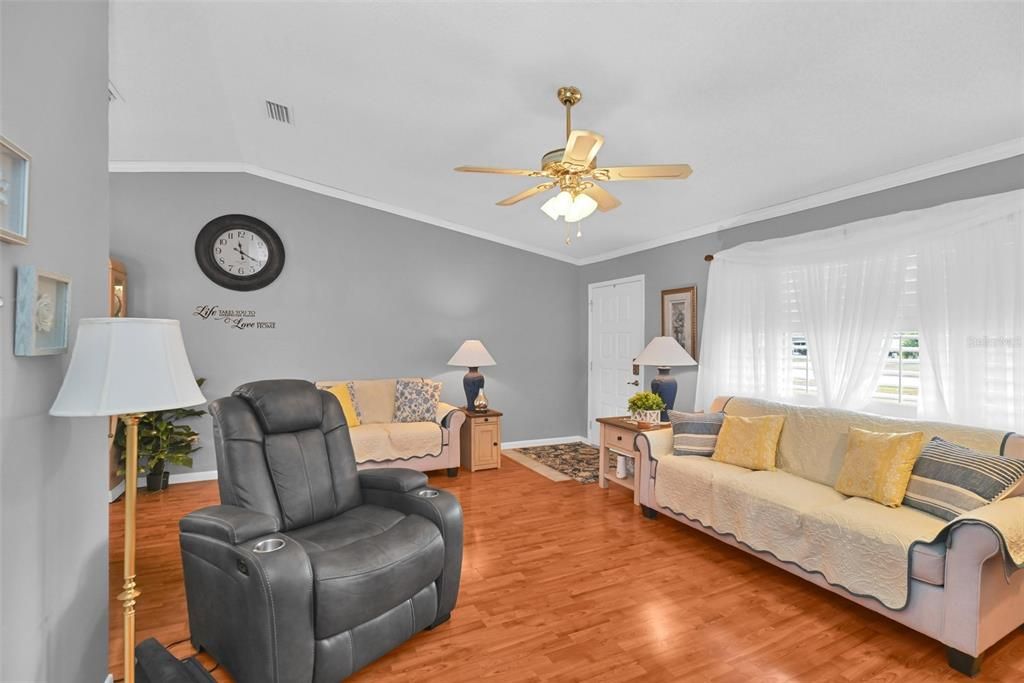 For Sale: $249,000 (3 beds, 2 baths, 1404 Square Feet)
