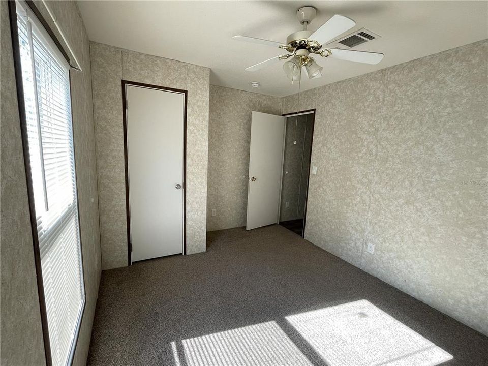 For Sale: $151,900 (2 beds, 2 baths, 728 Square Feet)