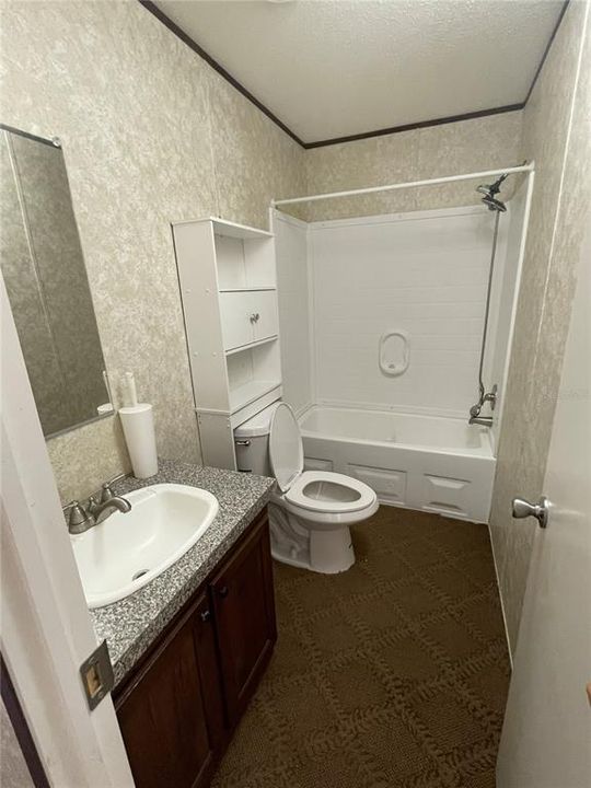 For Sale: $151,900 (2 beds, 2 baths, 728 Square Feet)