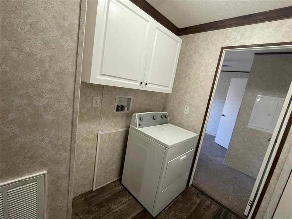 For Sale: $151,900 (2 beds, 2 baths, 728 Square Feet)