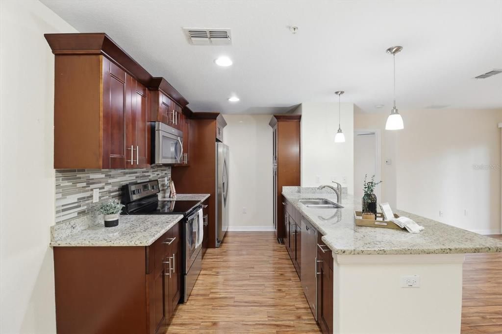 待售: $250,000 (2 贝兹, 2 浴室, 1060 平方英尺)