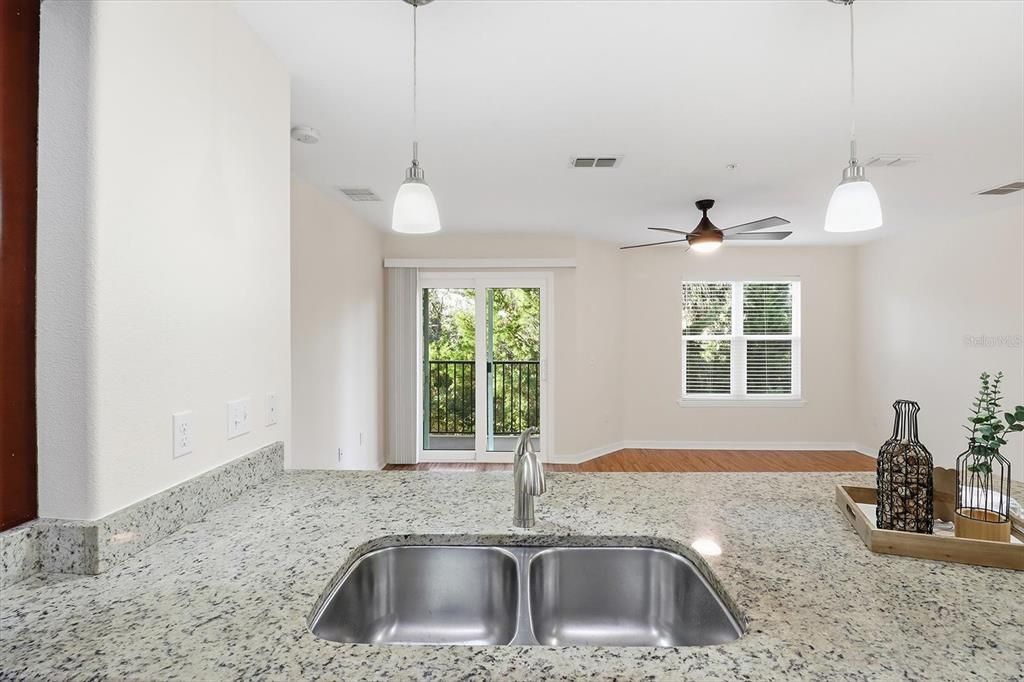 待售: $250,000 (2 贝兹, 2 浴室, 1060 平方英尺)