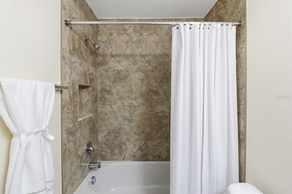 待售: $250,000 (2 贝兹, 2 浴室, 1060 平方英尺)