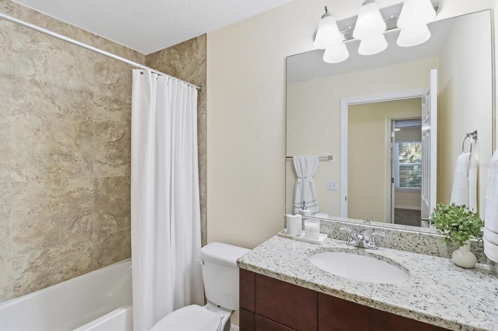 待售: $250,000 (2 贝兹, 2 浴室, 1060 平方英尺)