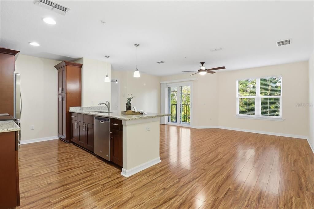 待售: $250,000 (2 贝兹, 2 浴室, 1060 平方英尺)