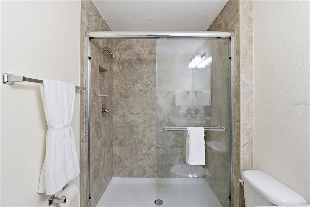 待售: $250,000 (2 贝兹, 2 浴室, 1060 平方英尺)