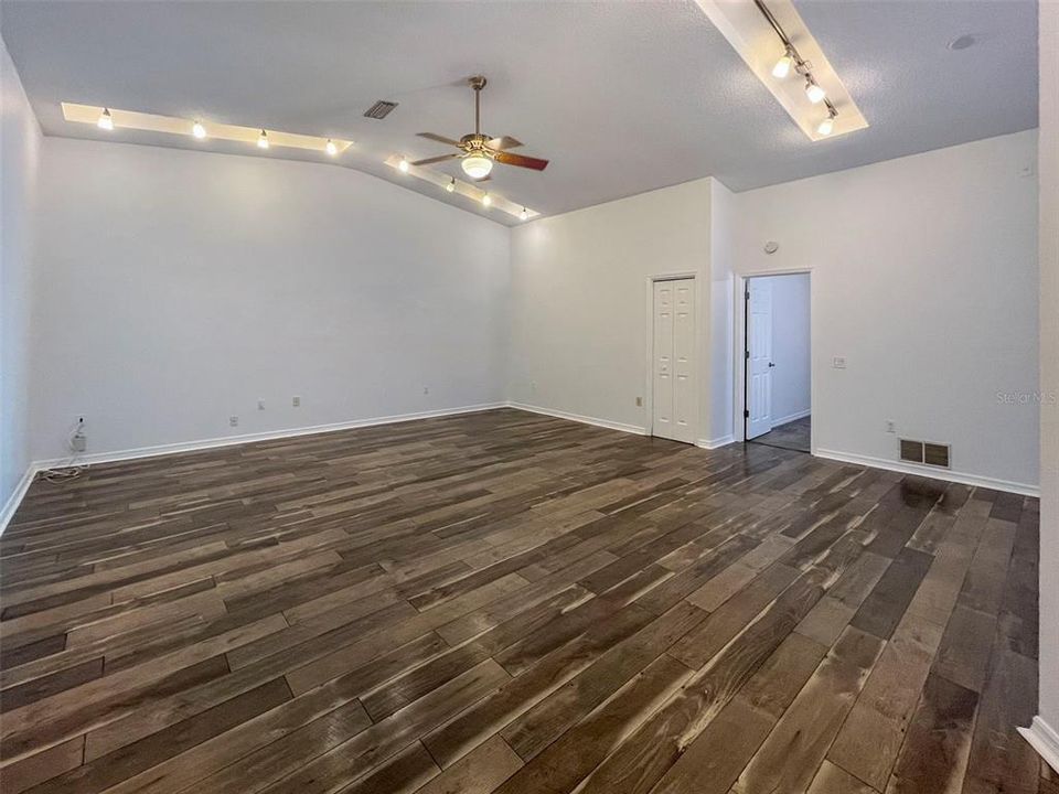 For Rent: $2,595 (2 beds, 2 baths, 1548 Square Feet)