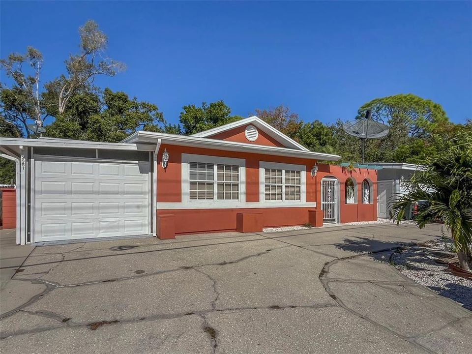 For Rent: $2,595 (2 beds, 2 baths, 1548 Square Feet)