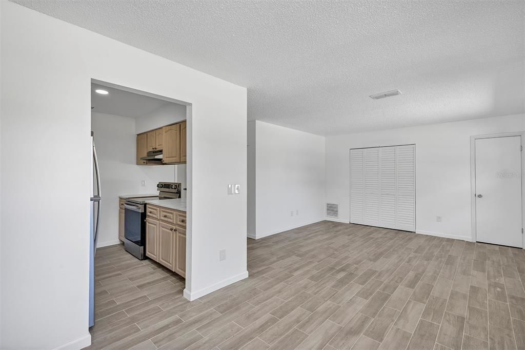 For Rent: $1,595 (2 beds, 1 baths, 806 Square Feet)