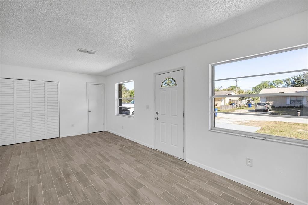 For Rent: $1,595 (2 beds, 1 baths, 806 Square Feet)