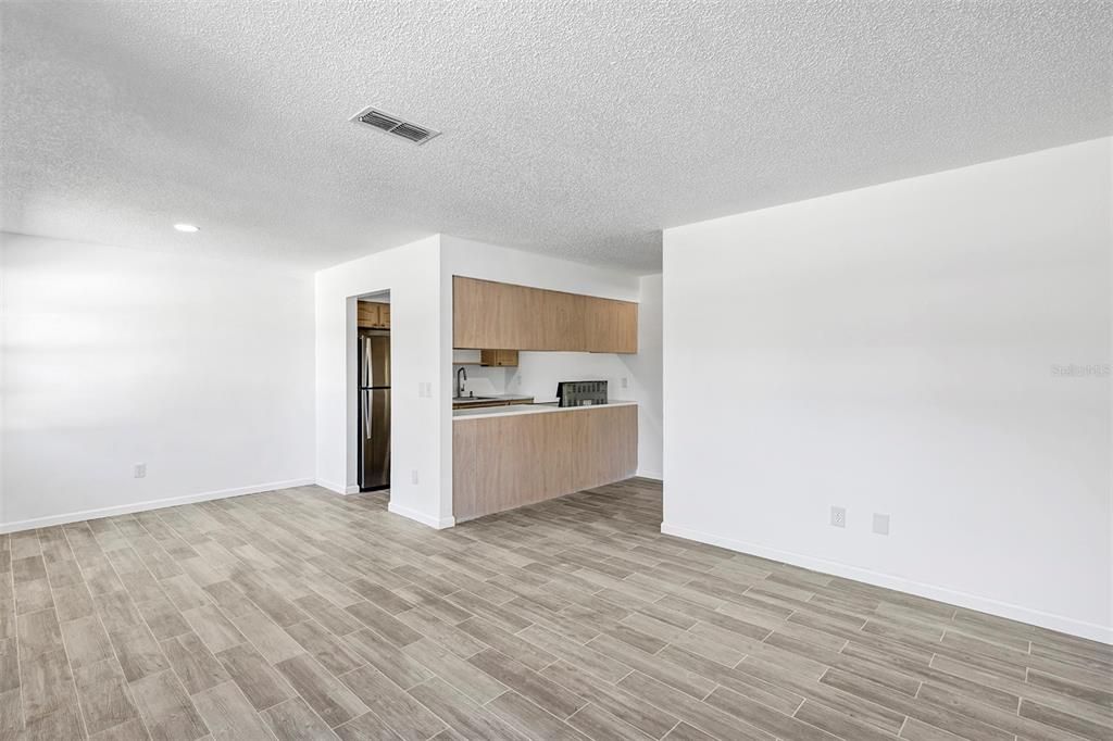 For Rent: $1,595 (2 beds, 1 baths, 806 Square Feet)