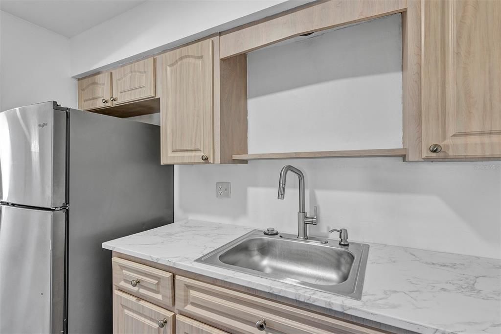 For Rent: $1,595 (2 beds, 1 baths, 806 Square Feet)