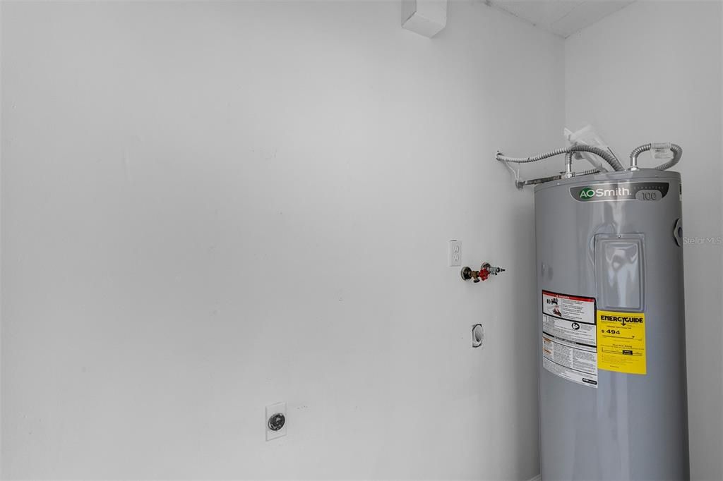 For Rent: $1,595 (2 beds, 1 baths, 806 Square Feet)