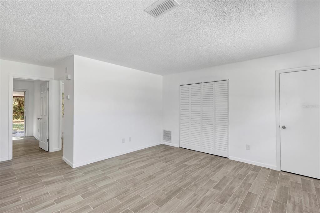 For Rent: $1,595 (2 beds, 1 baths, 806 Square Feet)