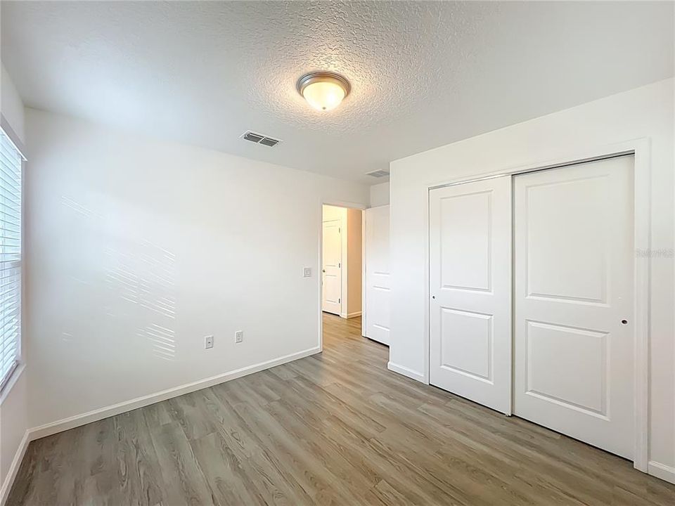 На продажу: $329,900 (3 спален, 2 ванн, 1268 Квадратных фут)