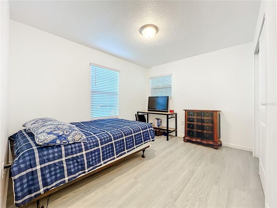 На продажу: $329,900 (3 спален, 2 ванн, 1268 Квадратных фут)