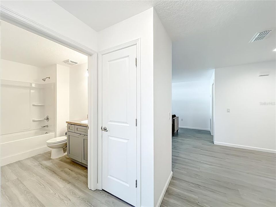 На продажу: $329,900 (3 спален, 2 ванн, 1268 Квадратных фут)