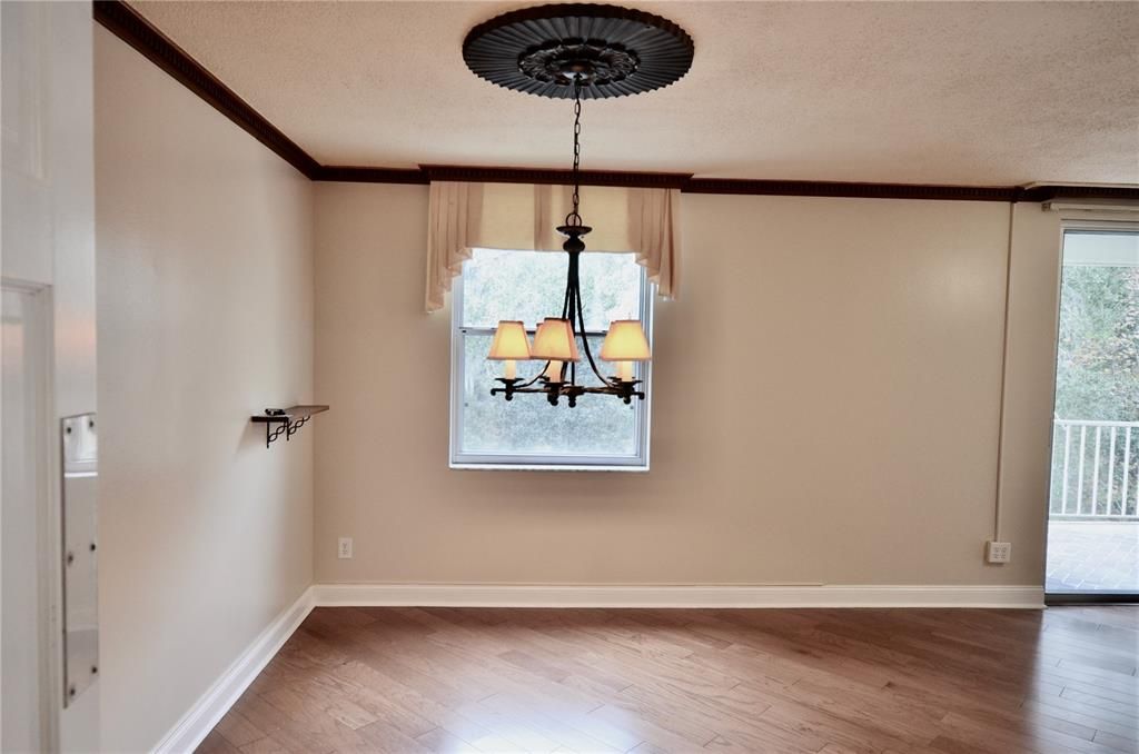 待售: $249,000 (3 贝兹, 2 浴室, 1558 平方英尺)