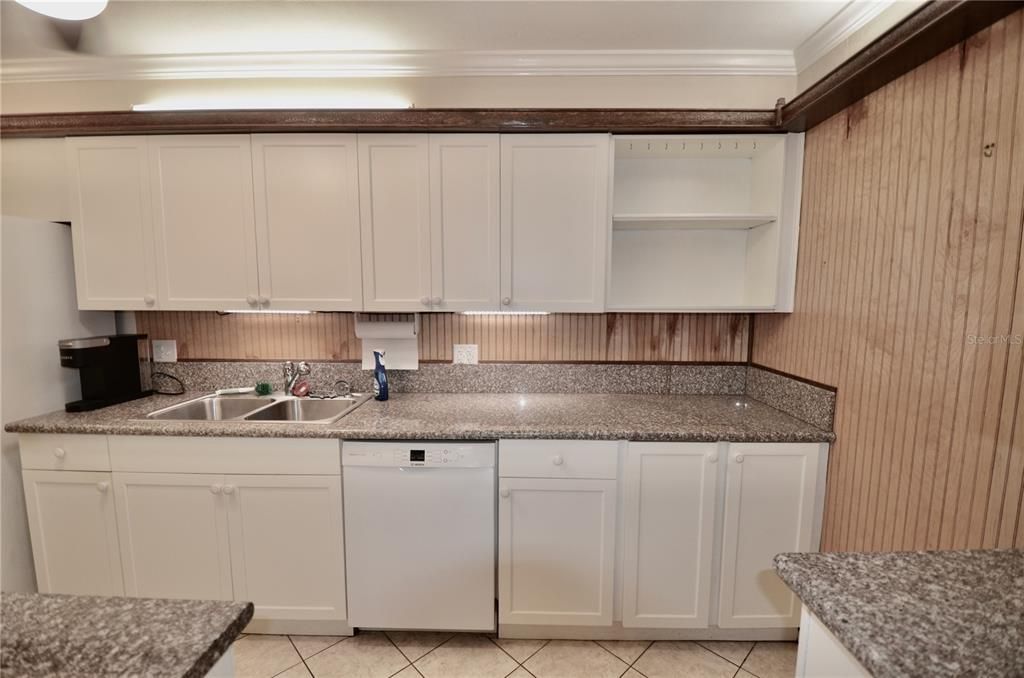 待售: $249,000 (3 贝兹, 2 浴室, 1558 平方英尺)