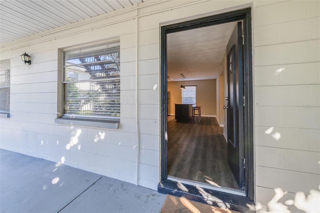 For Rent: $1,800 (2 beds, 1 baths, 783 Square Feet)