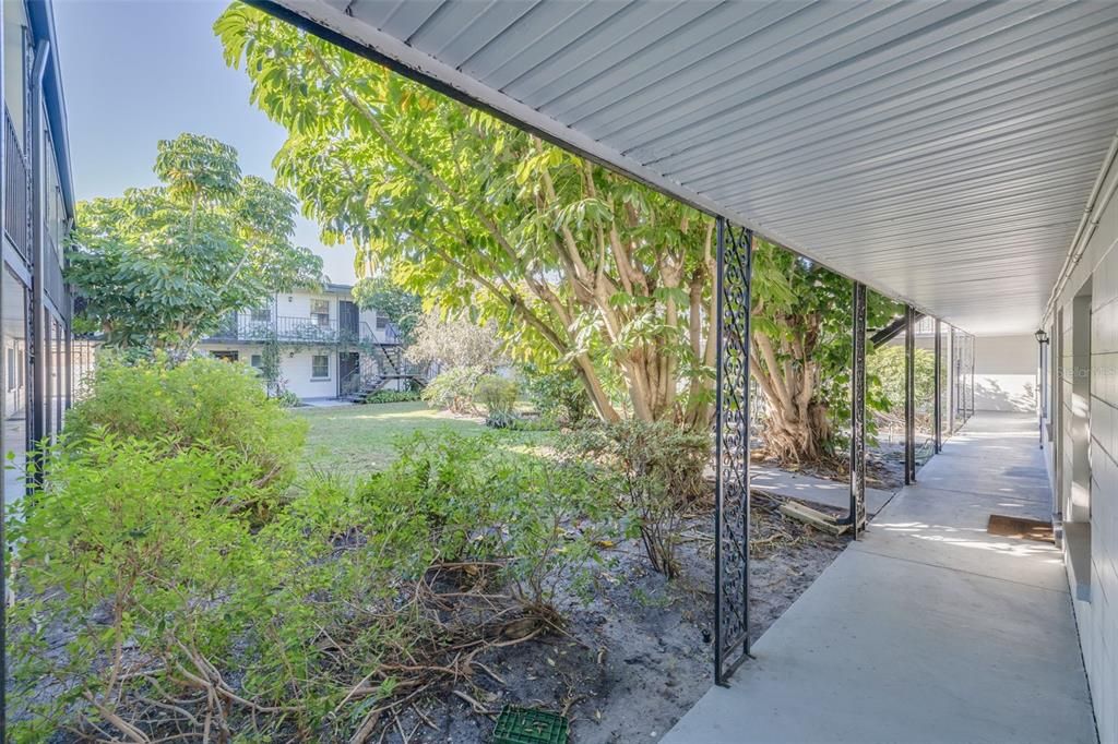 For Rent: $1,800 (2 beds, 1 baths, 783 Square Feet)