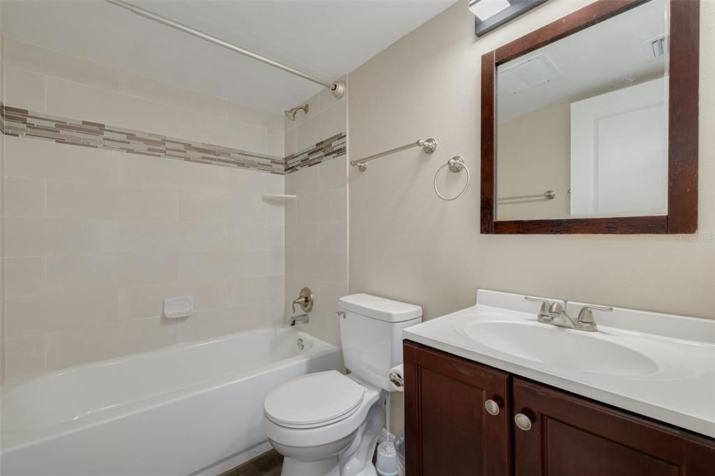 For Rent: $1,800 (2 beds, 1 baths, 783 Square Feet)