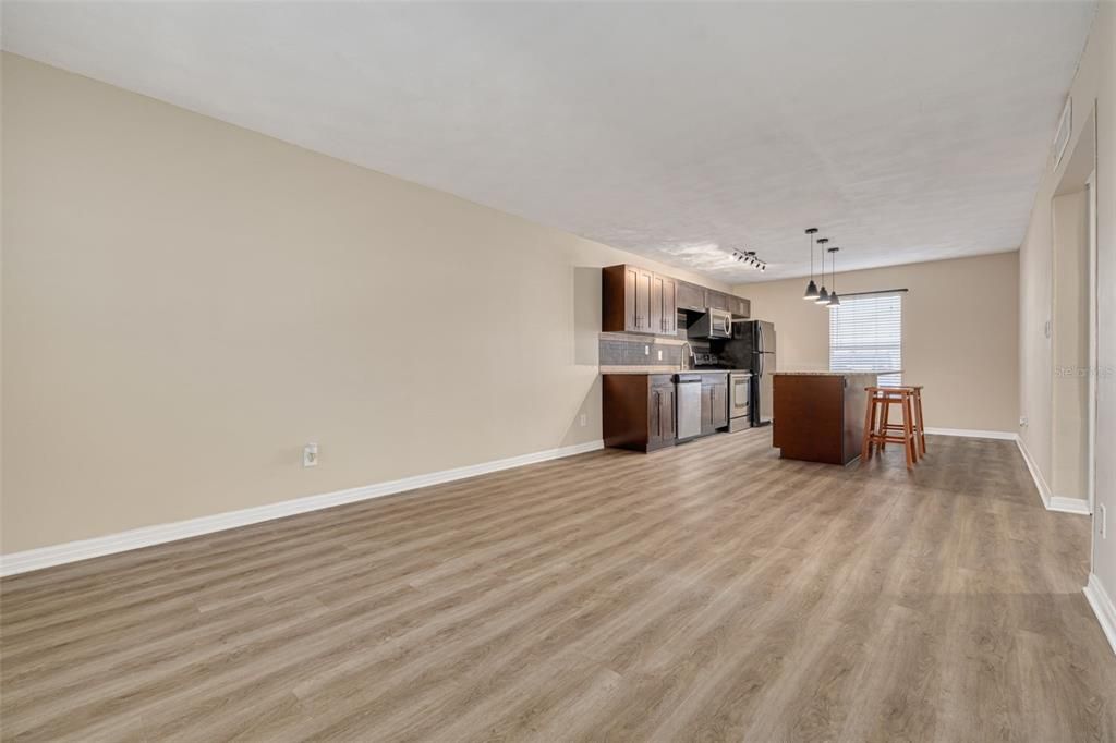 For Rent: $1,800 (2 beds, 1 baths, 783 Square Feet)