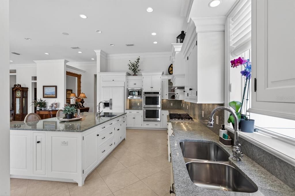 For Sale: $3,200,000 (5 beds, 5 baths, 5049 Square Feet)