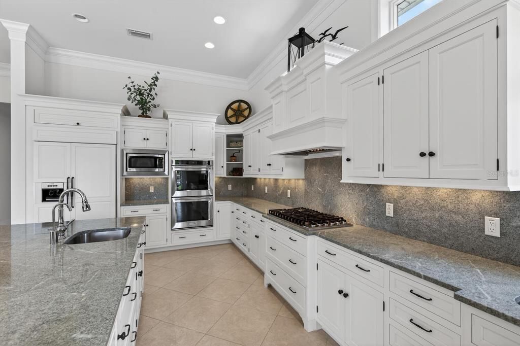 For Sale: $3,200,000 (5 beds, 5 baths, 5049 Square Feet)