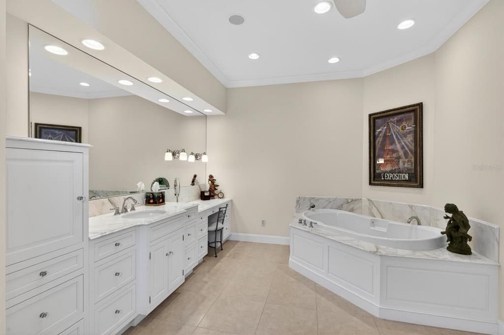 For Sale: $3,200,000 (5 beds, 5 baths, 5049 Square Feet)