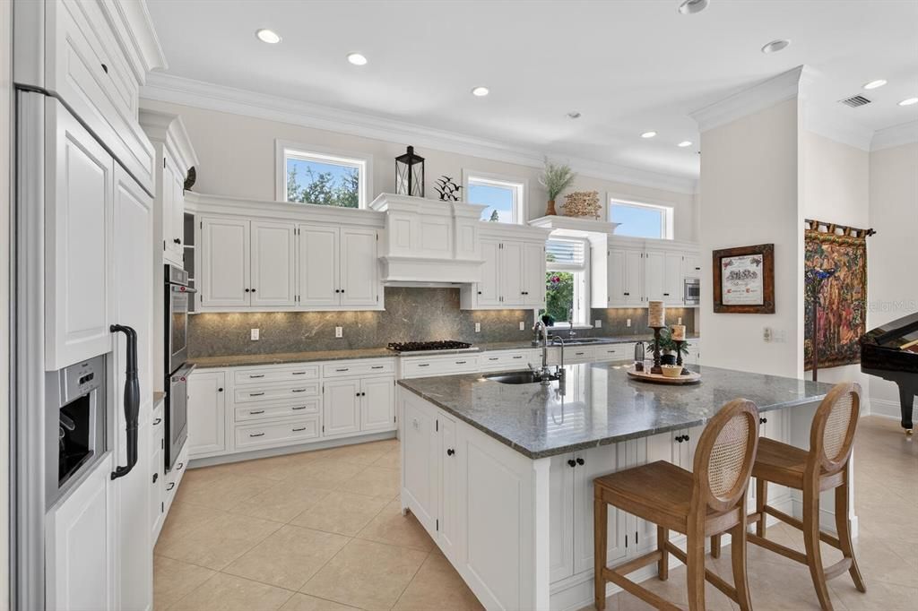 For Sale: $3,200,000 (5 beds, 5 baths, 5049 Square Feet)