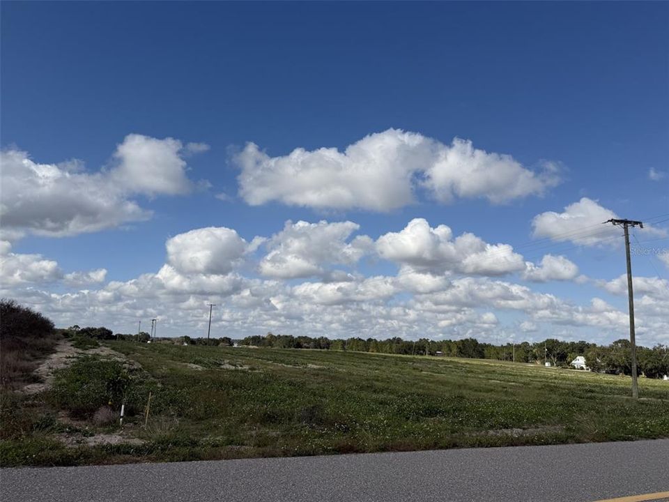 En Venta: $1,625,000 (23.72 acres)