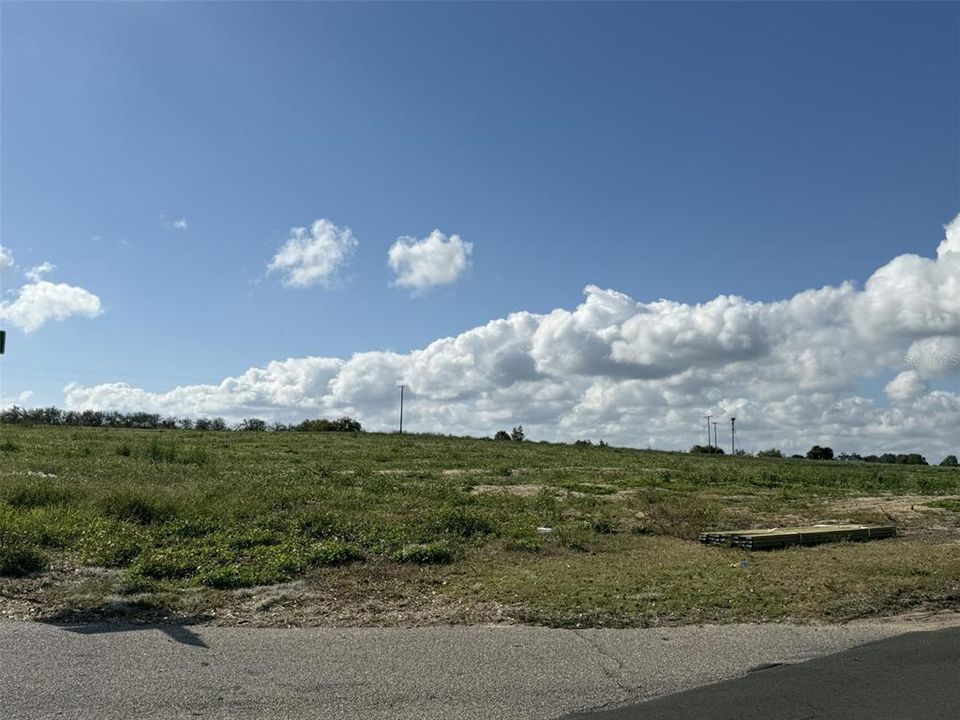 En Venta: $1,625,000 (23.72 acres)