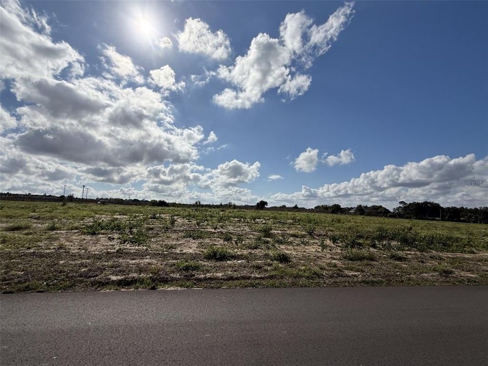 En Venta: $1,625,000 (23.72 acres)