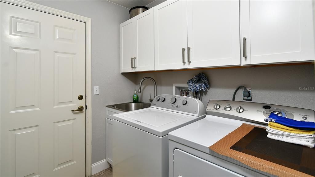 For Sale: $719,000 (3 beds, 2 baths, 2432 Square Feet)