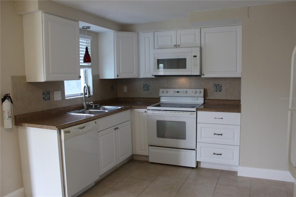 For Rent: $1,050 (2 beds, 1 baths, 750 Square Feet)