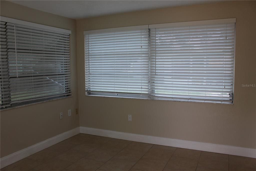 For Rent: $1,050 (2 beds, 1 baths, 750 Square Feet)