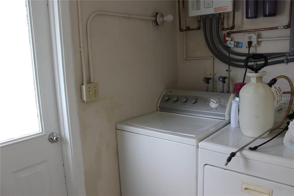 For Rent: $1,050 (2 beds, 1 baths, 750 Square Feet)