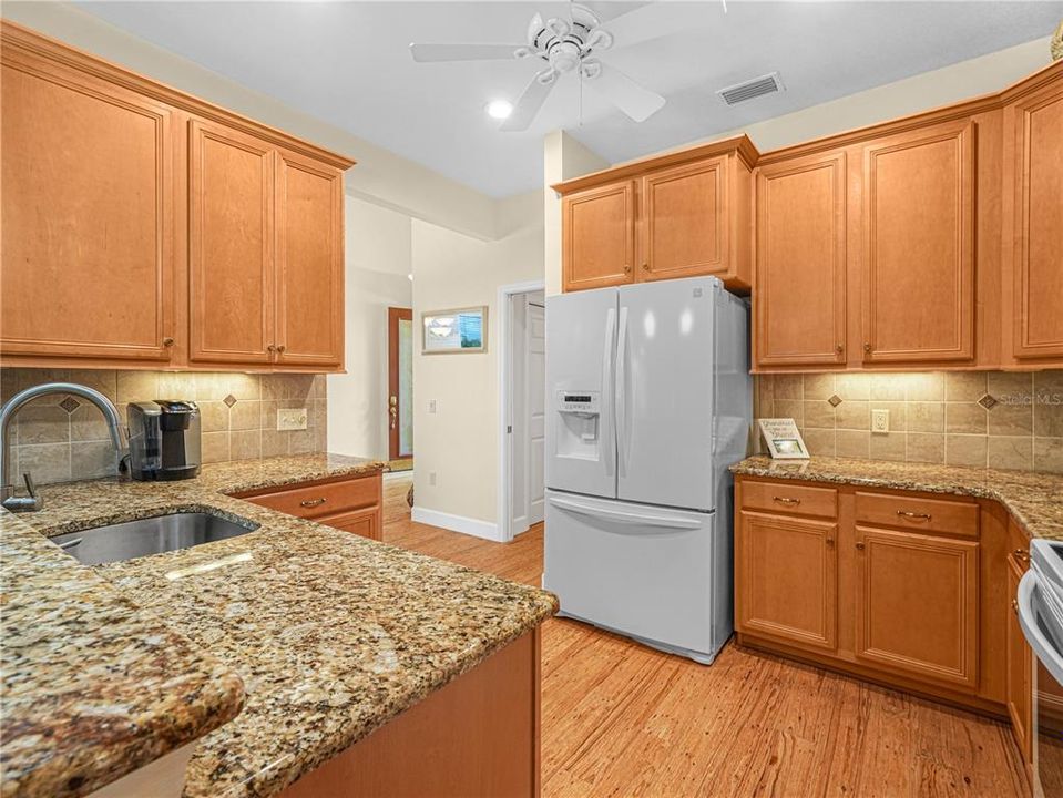 En Venta: $535,000 (3 camas, 3 baños, 2371 Pies cuadrados)