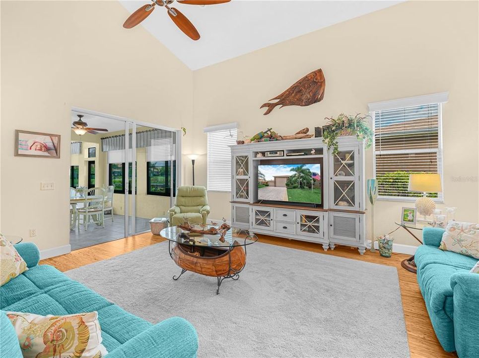 En Venta: $535,000 (3 camas, 3 baños, 2371 Pies cuadrados)