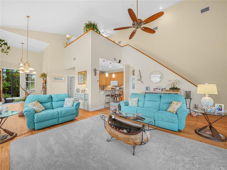 En Venta: $535,000 (3 camas, 3 baños, 2371 Pies cuadrados)