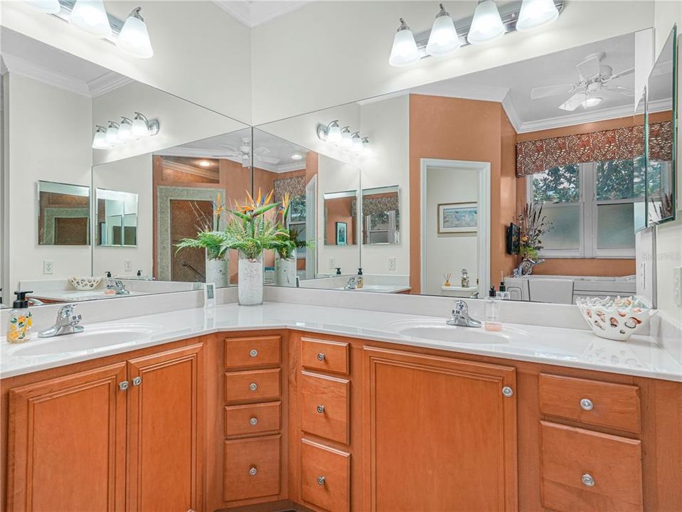 En Venta: $535,000 (3 camas, 3 baños, 2371 Pies cuadrados)