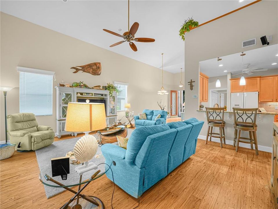 En Venta: $535,000 (3 camas, 3 baños, 2371 Pies cuadrados)