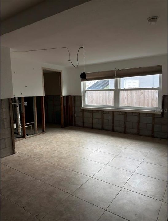 待售: $350,000 (3 贝兹, 2 浴室, 1350 平方英尺)