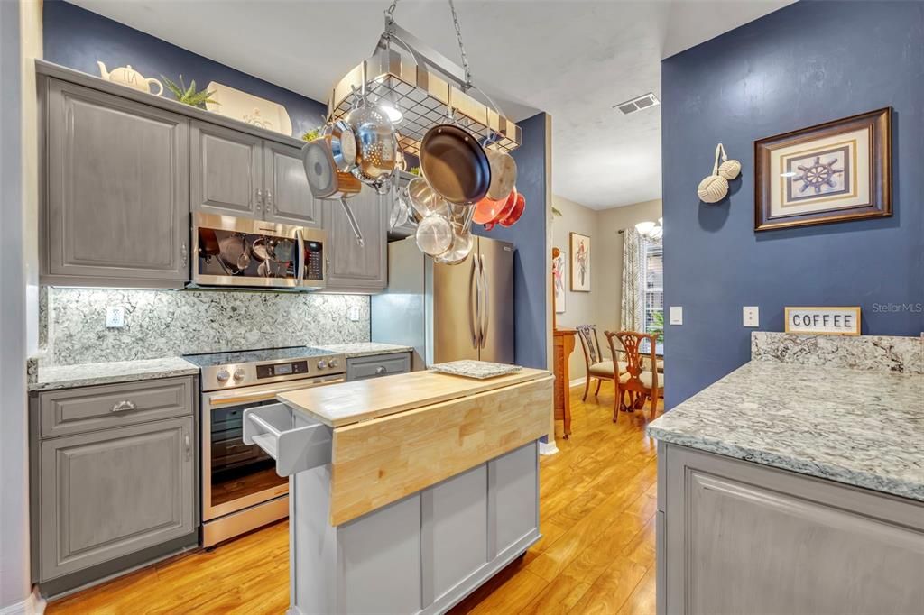 待售: $345,000 (2 贝兹, 2 浴室, 1824 平方英尺)