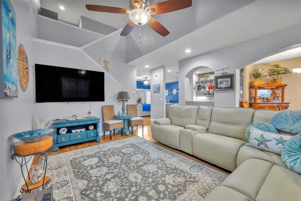 待售: $345,000 (2 贝兹, 2 浴室, 1824 平方英尺)