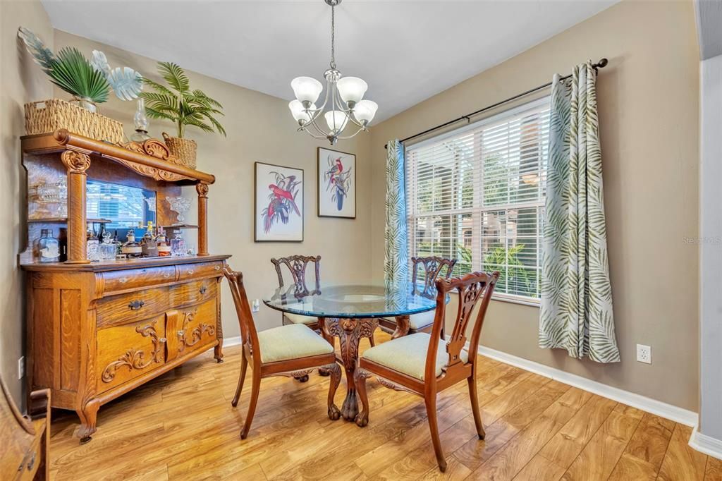 待售: $345,000 (2 贝兹, 2 浴室, 1824 平方英尺)