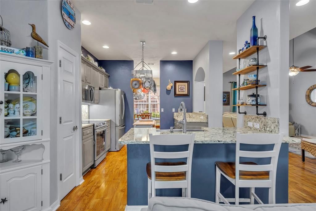 待售: $345,000 (2 贝兹, 2 浴室, 1824 平方英尺)