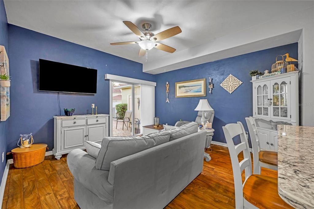 待售: $345,000 (2 贝兹, 2 浴室, 1824 平方英尺)