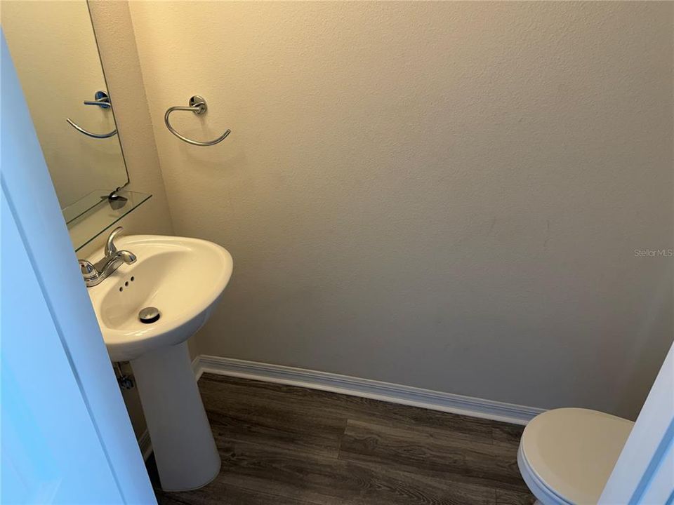 For Rent: $2,350 (4 beds, 2 baths, 2046 Square Feet)